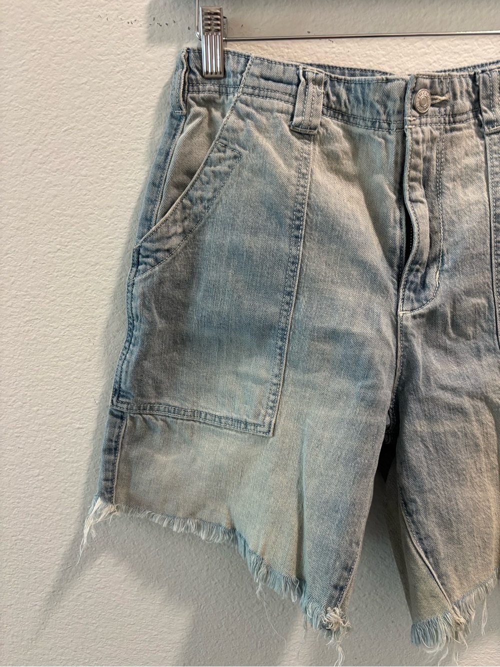 Pilcro Faded Denim Utility Shorts, size 27 - Picture 2 of 7